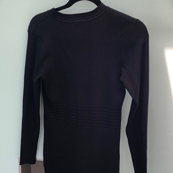 Sweater dress with gold detailing - Picture 6 of 10